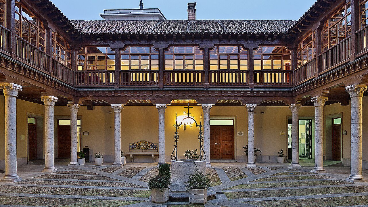 Palacio_de_Pimentel_(Valladolid)._Patio