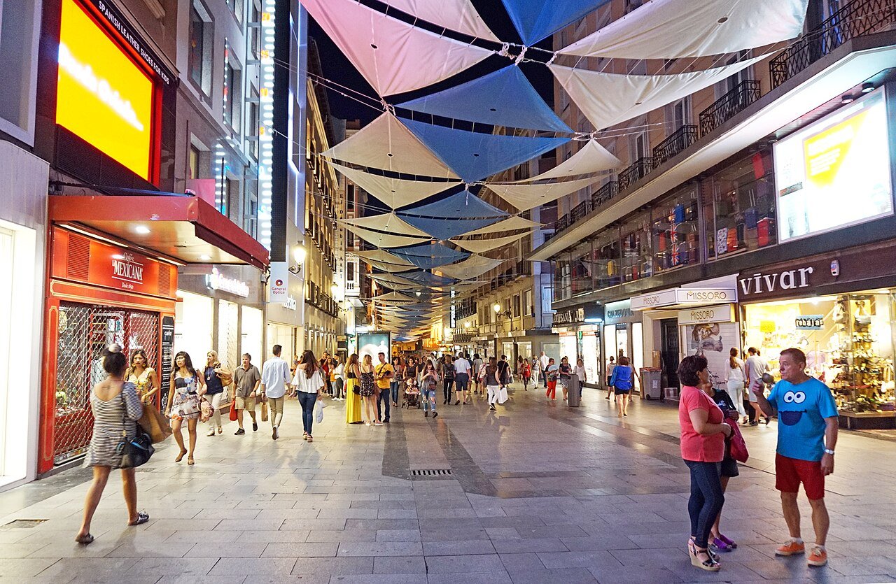 Calle Preciados de Madrid, entorno urbano de Casa Verbena, en una imagen de archivo