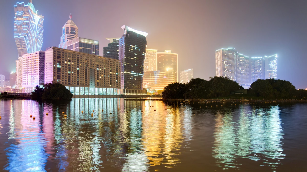 Vista urbana de Macao junto al lago Nam Van, imagen ilustrativa del destino
