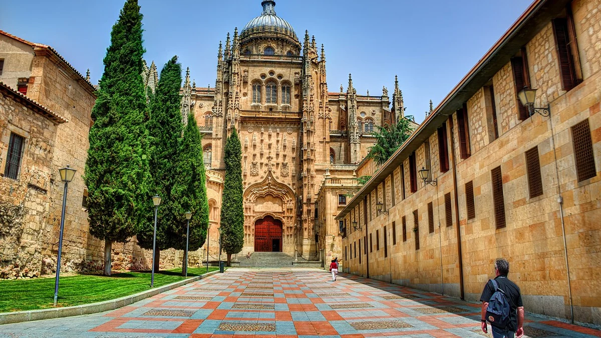 Catedral Nueva de Salamanca vista desde el Patio Chico