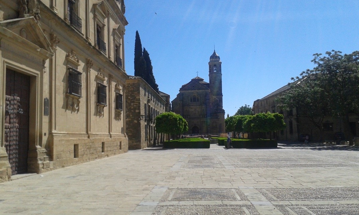 Plaza Vázquez de Molina de Úbeda con la Sacra Capilla del Salvador y el Palacio de las Cadenas