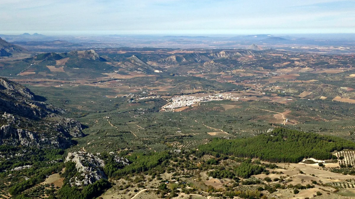 Villanueva del Rosario y su entorno rural vistos desde el Chamizo, imagen ilustrativa de archivo